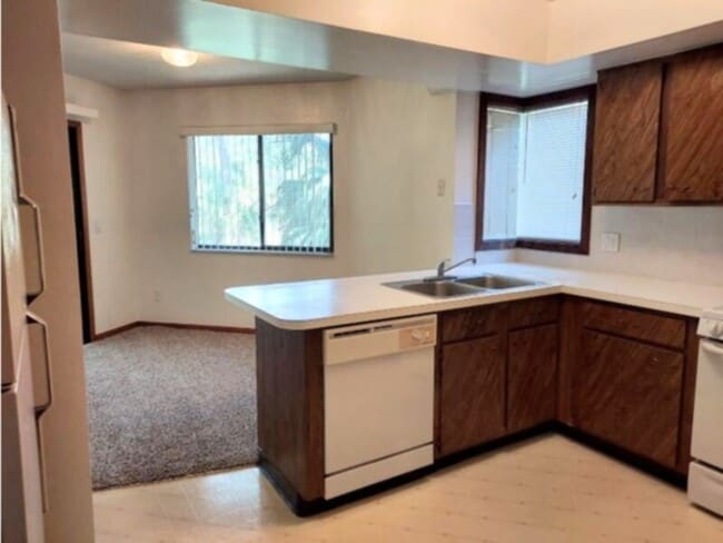 Building Photo - Palm Coast Condo: UNFURNISHED 2 bedroom, 2 bath  www.WeRentSunshine.com