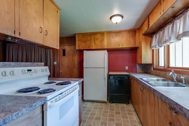 Building Photo - 1816 Elaine Dr