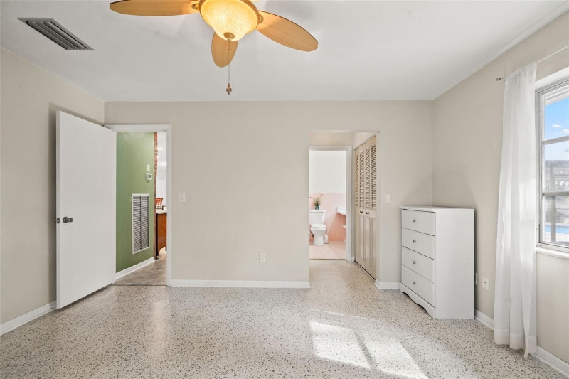 Building Photo - 6422 Fairlawn St