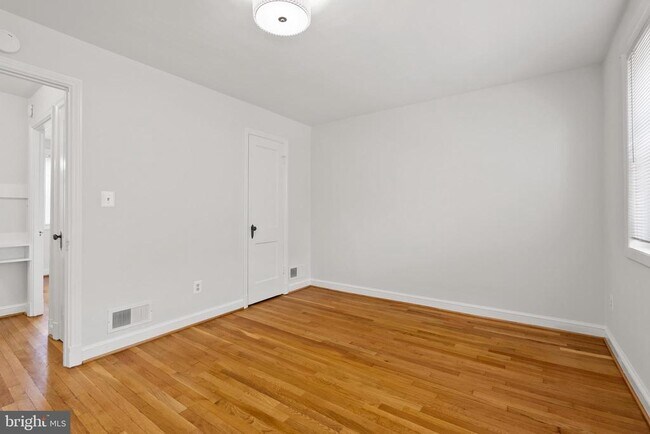 Building Photo - 342 Wesmond Dr