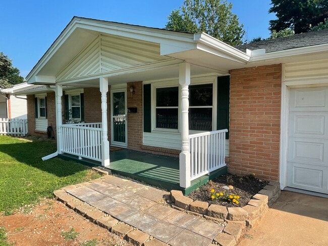 Building Photo - Beautiful 4 bed home