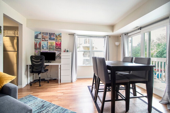 Building Photo - 2221 S Huron Pkwy