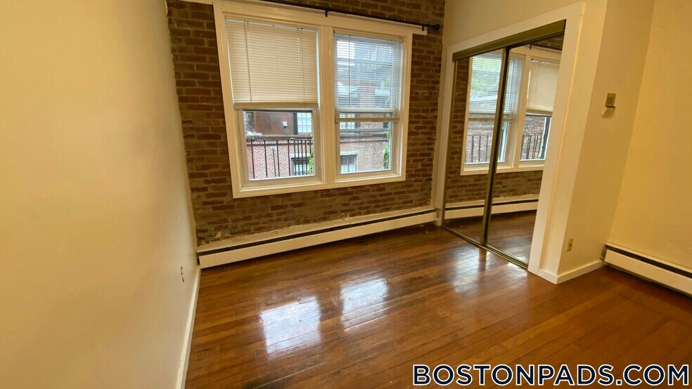 Building Photo - 40 Anderson St