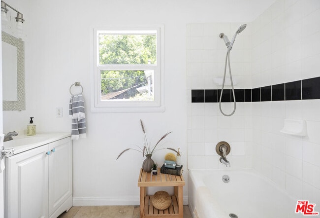 Building Photo - 11465 Cumpston St