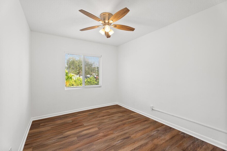 Building Photo - 402 57th St