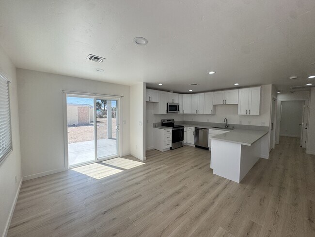 Building Photo - 5657 Rocky Rd