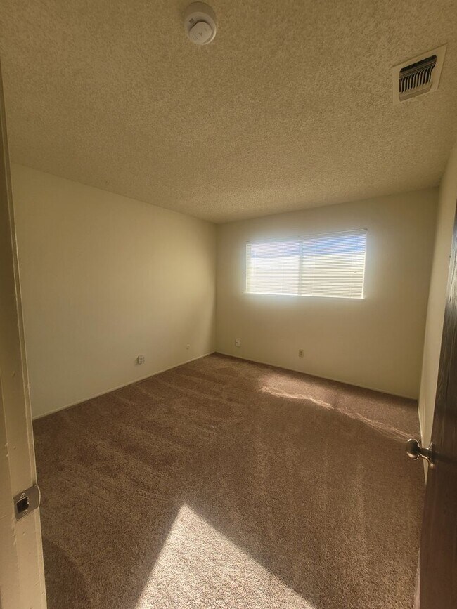 Building Photo - 6048 Margo Dr