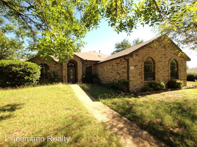 Primary Photo - 405 Hogan Cir