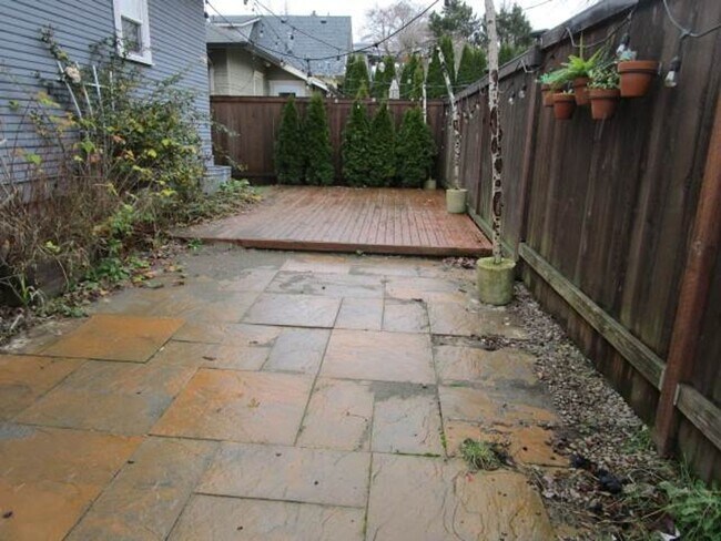 Building Photo - Charming 3 Bedroom Craftsman in North Tacoma