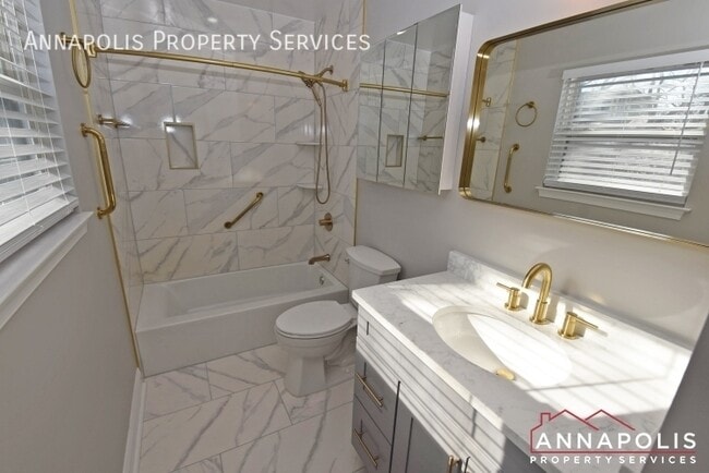 Building Photo - 1363 Washington Dr