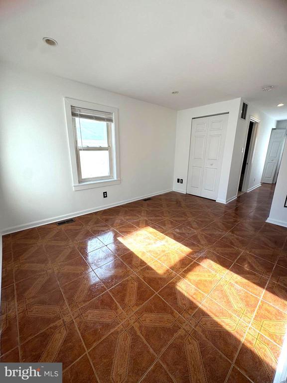 Building Photo - 208 S Washington St