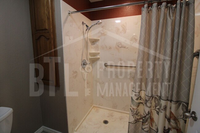 Building Photo - Charming 2 bedroom condo in Cozy Cove