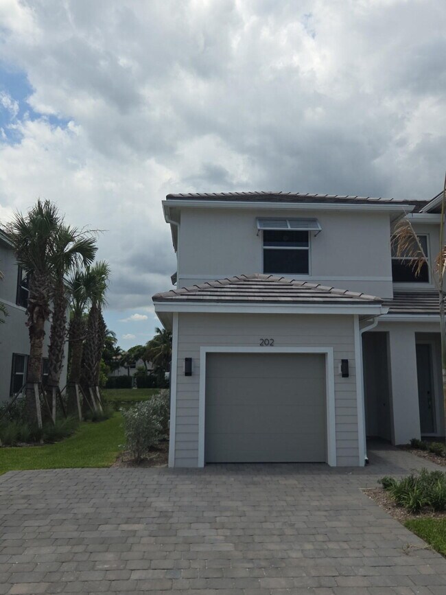 Building Photo - 202 Lakeside Lndg Dr