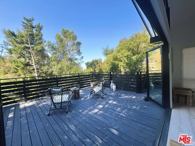 Building Photo - 2121 El Roble Ln