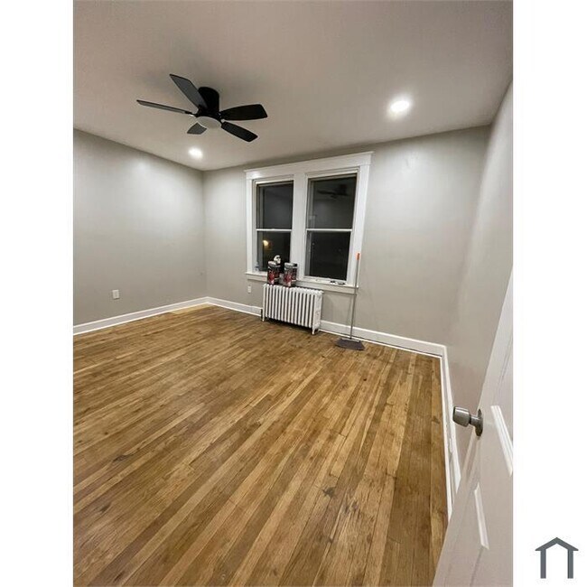 Building Photo - 3 Bedroom 3 Bathroom Home