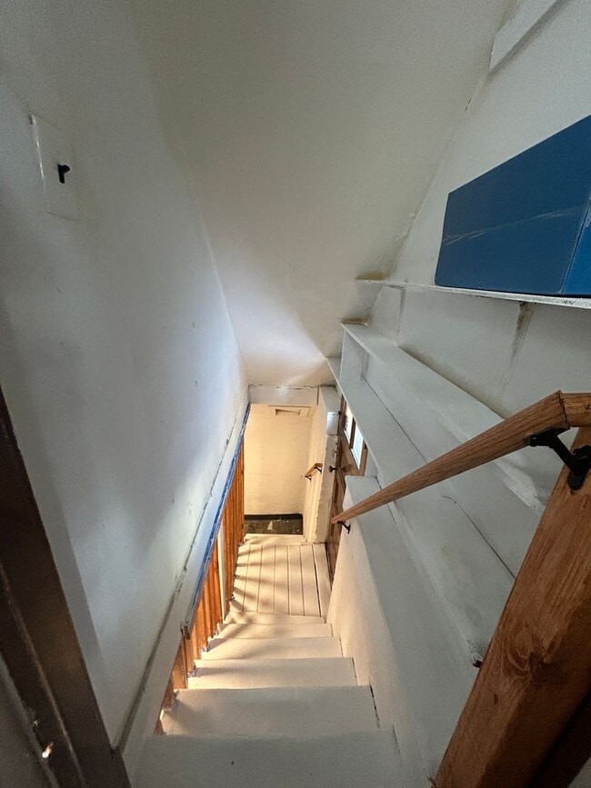 Building Photo - 625 N 16th Ave E