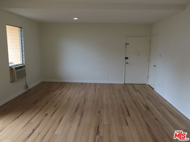 Building Photo - 1022 Croft Ave