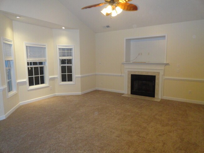 Building Photo - 4 Bedroom 2.5 Bathroom! BRIDLEWOOD SUBDIVISION!  Coming Available at the end of July!