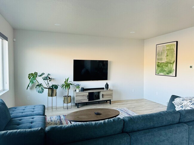 Building Photo - 2687 N Snowberry Dr