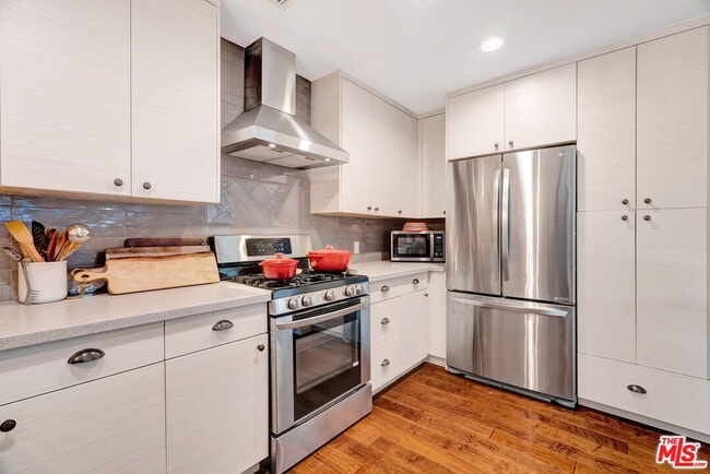 Building Photo - 4952 Placidia Ave