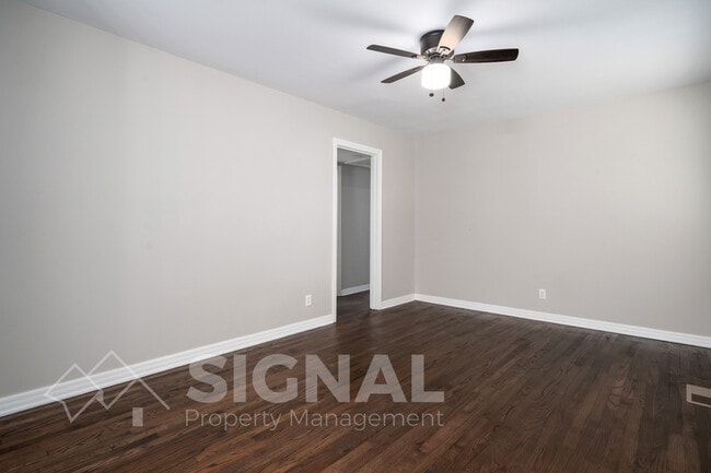 Building Photo - 3038 Highland Dr