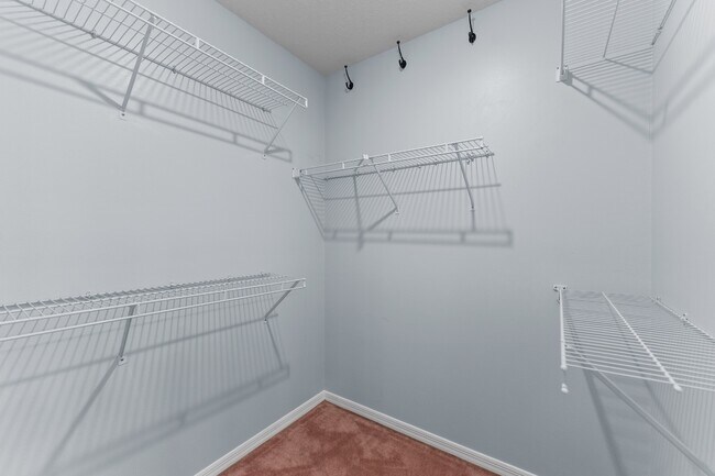 Building Photo - Absolutely stunning executive (LARGE) 3 BR / 2 BA / 2 Car Garage home in the highly sought after ...