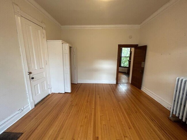 Building Photo - 319 N Pinckney St
