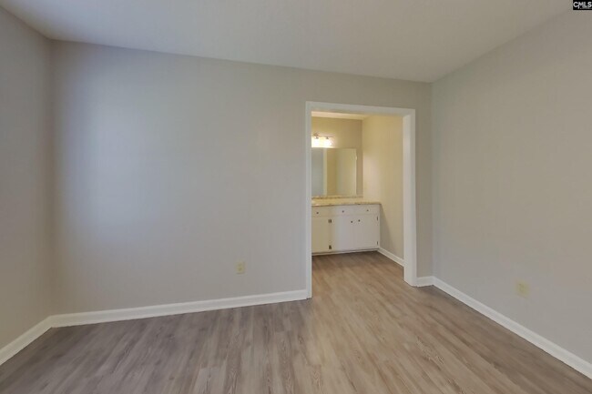 Building Photo - 529 Ferncliffe Rd