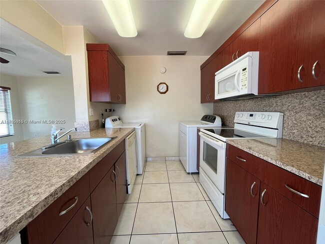 Building Photo - 11020 SW 124th Ct