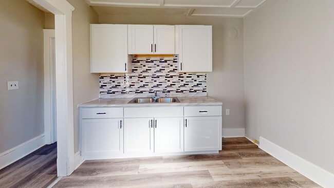 Building Photo - 7408 Dudley Ave