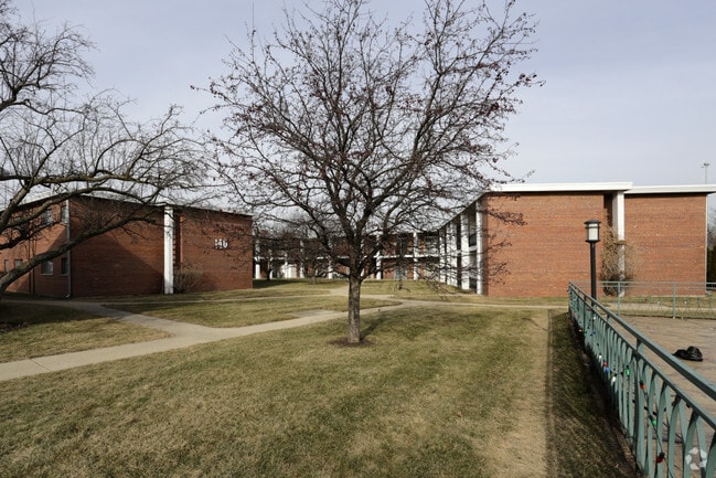 Building Photo - Elmcrest Apartments