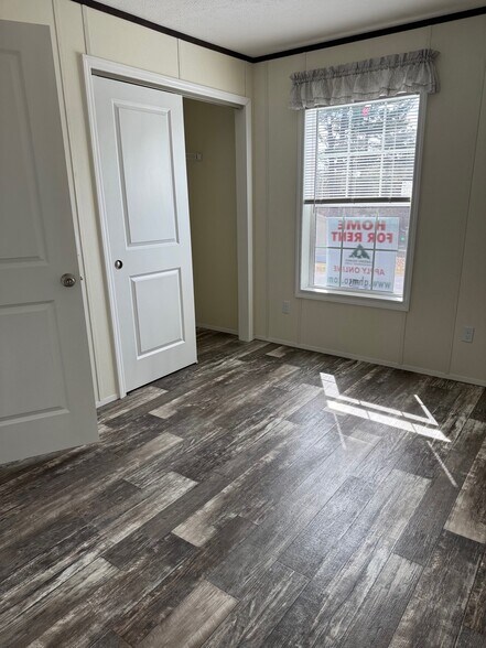 Building Photo - 7 Saratoga Dr