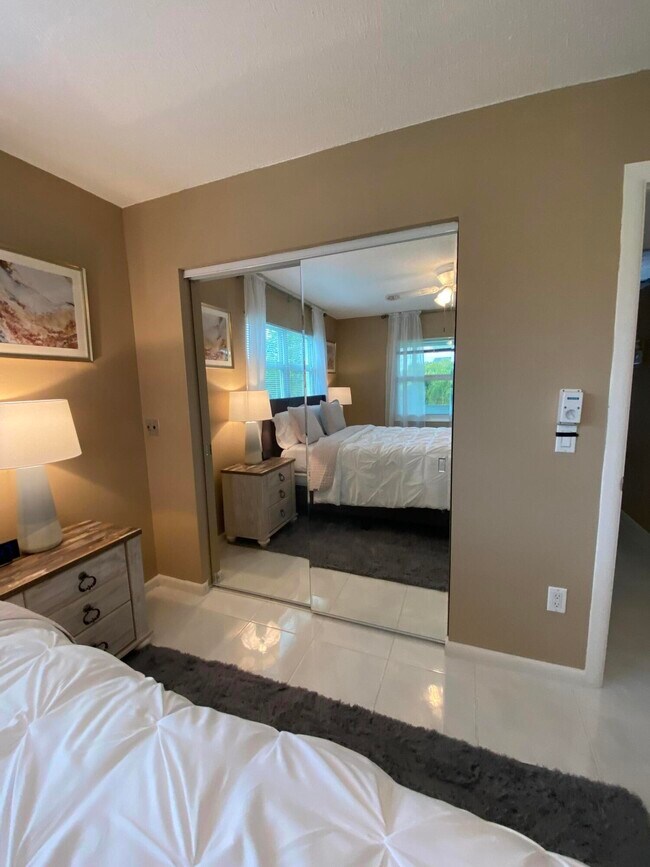 Building Photo - 72 Newport D