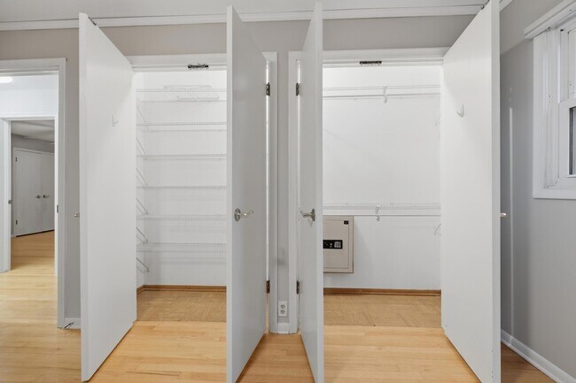 Building Photo - 4536 N Larkin St