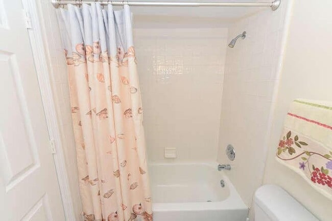 Building Photo - 4105 Fairway Dr N