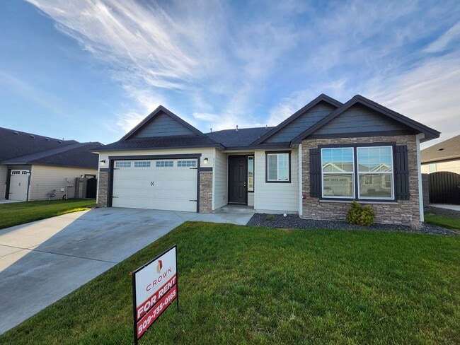 Building Photo - West Richland Contemporary Style Living!