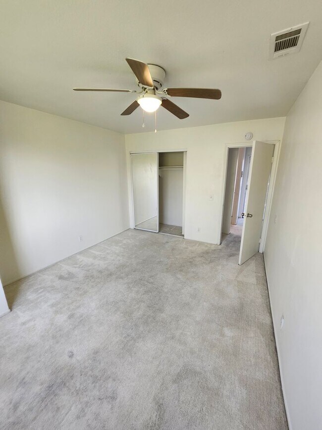 Building Photo - 1441 W Village Ln