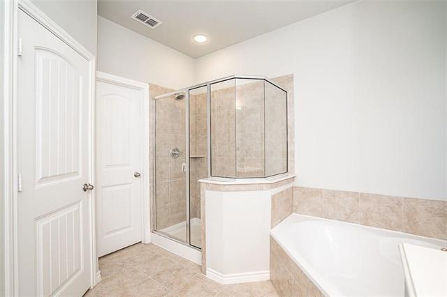 Building Photo - 1020 Rose Garden Dr