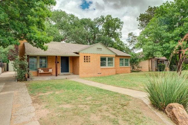 Building Photo - Pre-lease Summer 2026! Beautiful Tech Terrace Home! Full of Character!