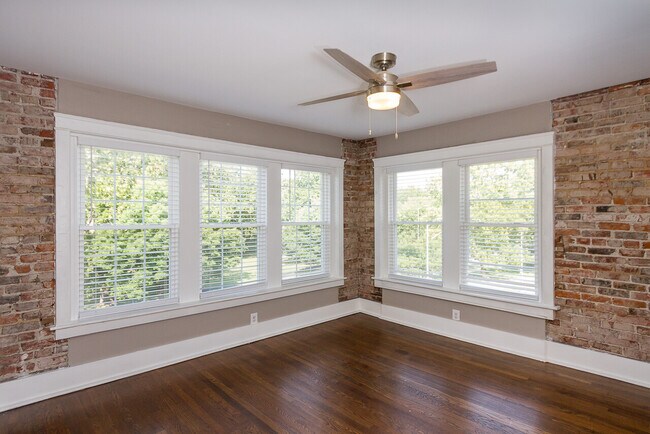 Building Photo - 609/611 e 43rd Street