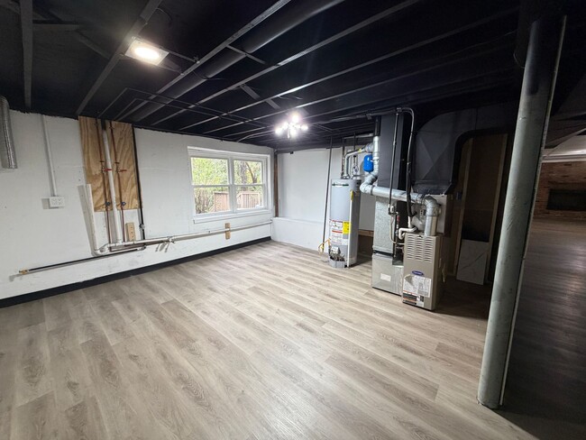 Building Photo - Beautiful Update Brick Ranch!