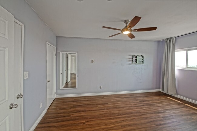 Building Photo - Bright & Spacious, Top-Floor 3BR3BA Condo ...