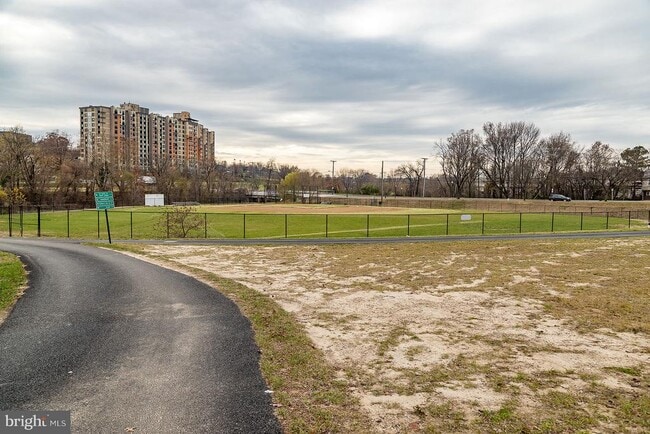 Building Photo - 3437 10th Pl SE