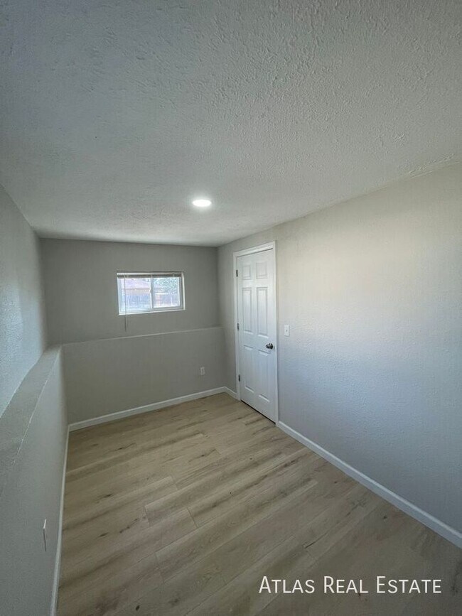 Building Photo - 3210 W Longfellow Pl