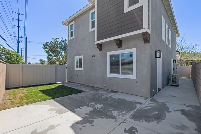 Building Photo - BRAND NEW HOME