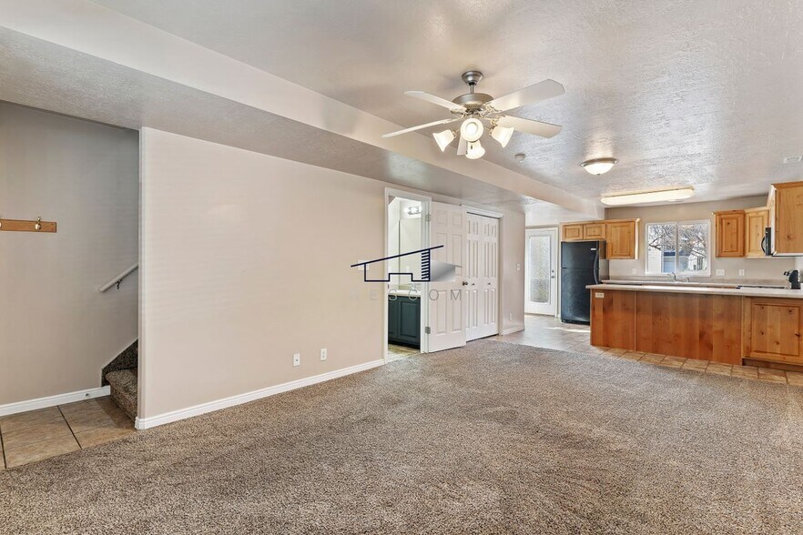 Building Photo - 1077 1675 S