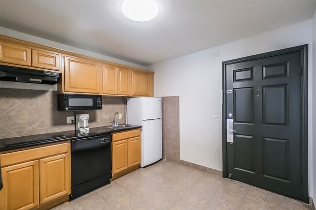 Building Photo - 1025 Swanson St