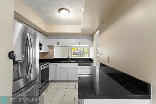 Building Photo - 640 N University Dr