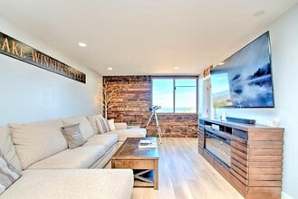 Building Photo - 375 Endicott St N