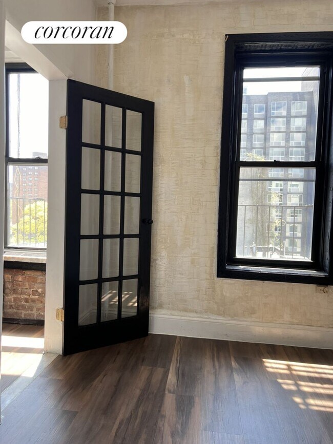 Building Photo - 327 E 3rd St